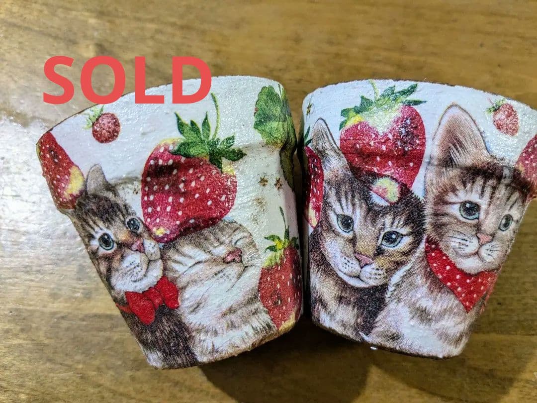 お値下げ　デコパージュ　リメイク鉢　2個セット ねこと苺