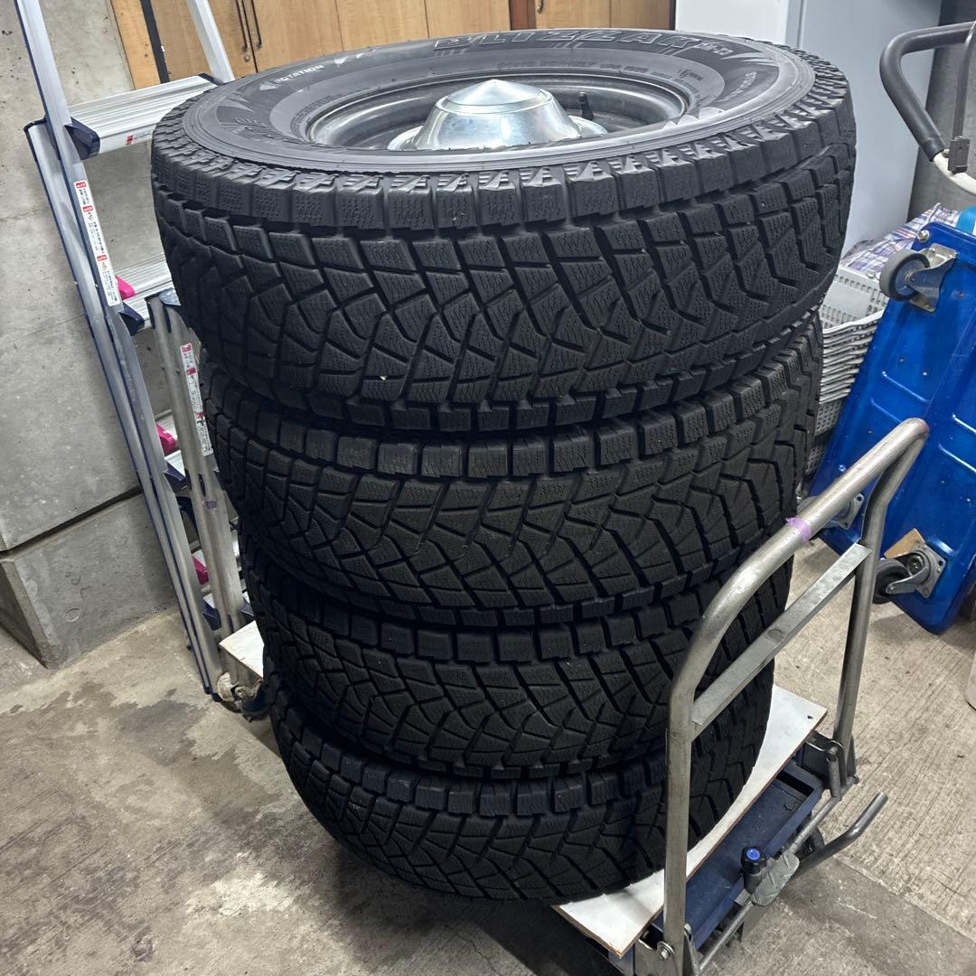 スタッドレス　31x10.50R15 ブリヂストン ブリザック BLIZZAK