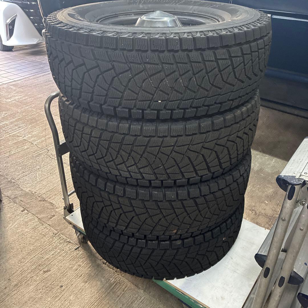 スタッドレス　31x10.50R15 ブリヂストン ブリザック BLIZZAK
