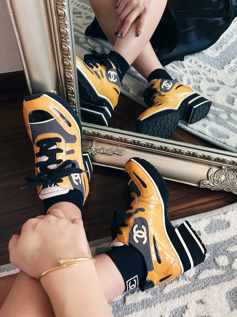CHANEL 厚底ビンテージスニーカー エナメルイエロー レディース23cm前後