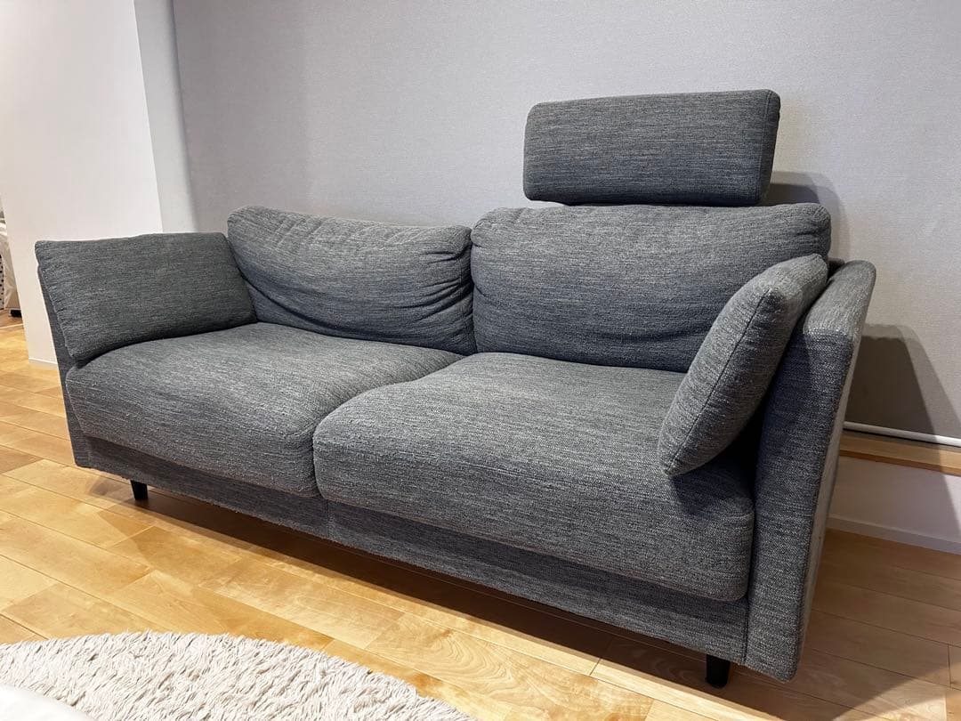 【送料込み】　ニトリ　３人掛けソファ　グレー　ファブリック　ヘッドレスト付き