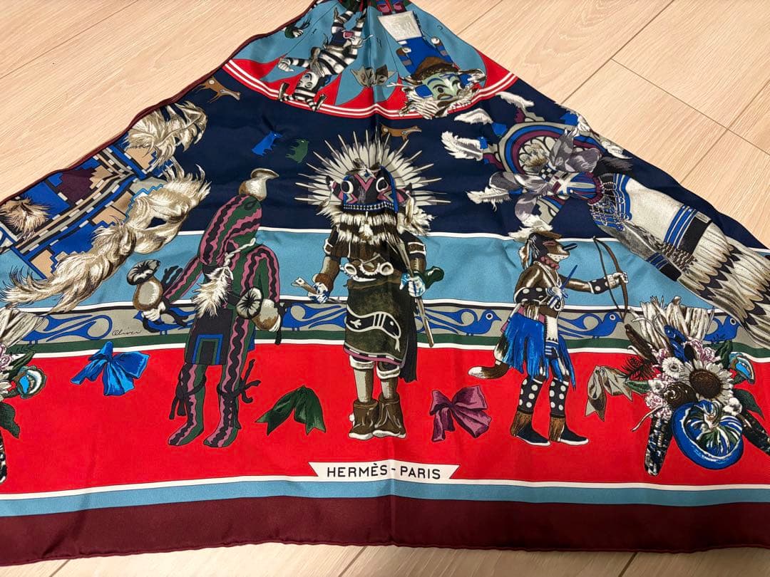 【未使用・箱付】HERMÈS シルク100％ 三角スカーフ大判 200×80