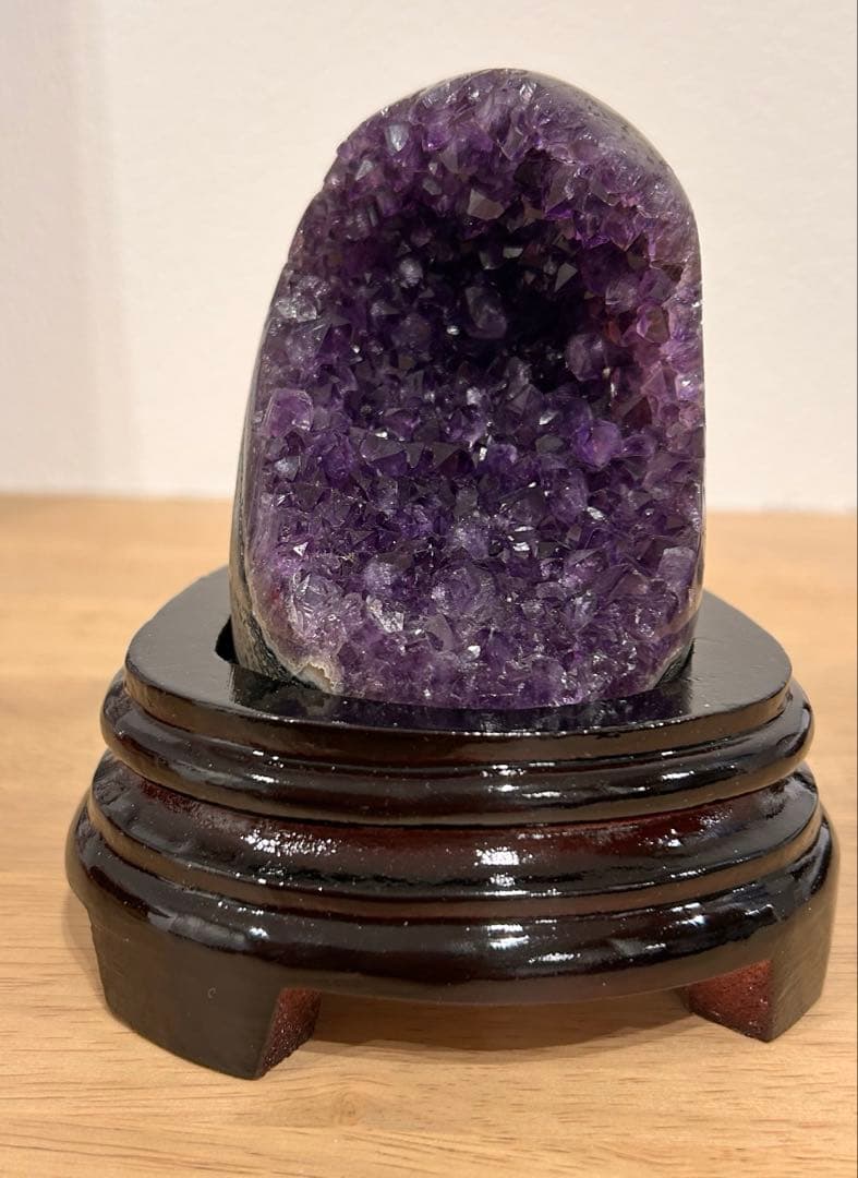 【高品質】ウルグアイ産アメジストクラスター　木製台座付き