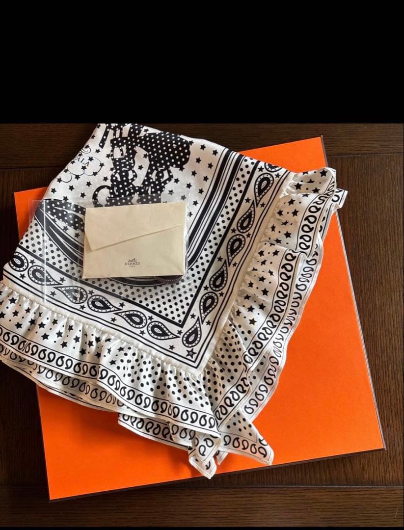 HERMES フリルスカーフ　70 美品　鑑定済み♪