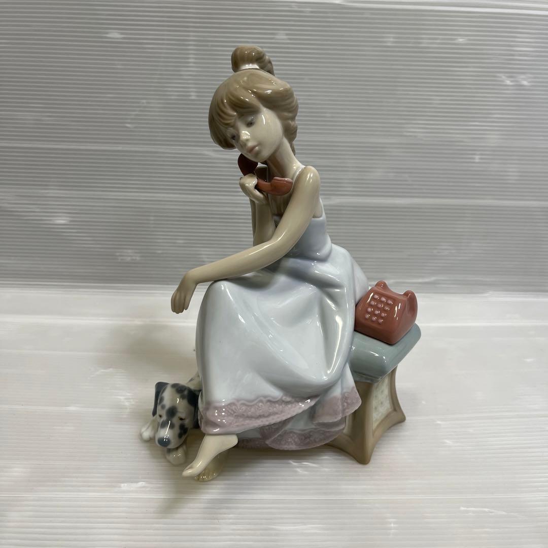 リヤドロ　少女と犬　　大事な電話