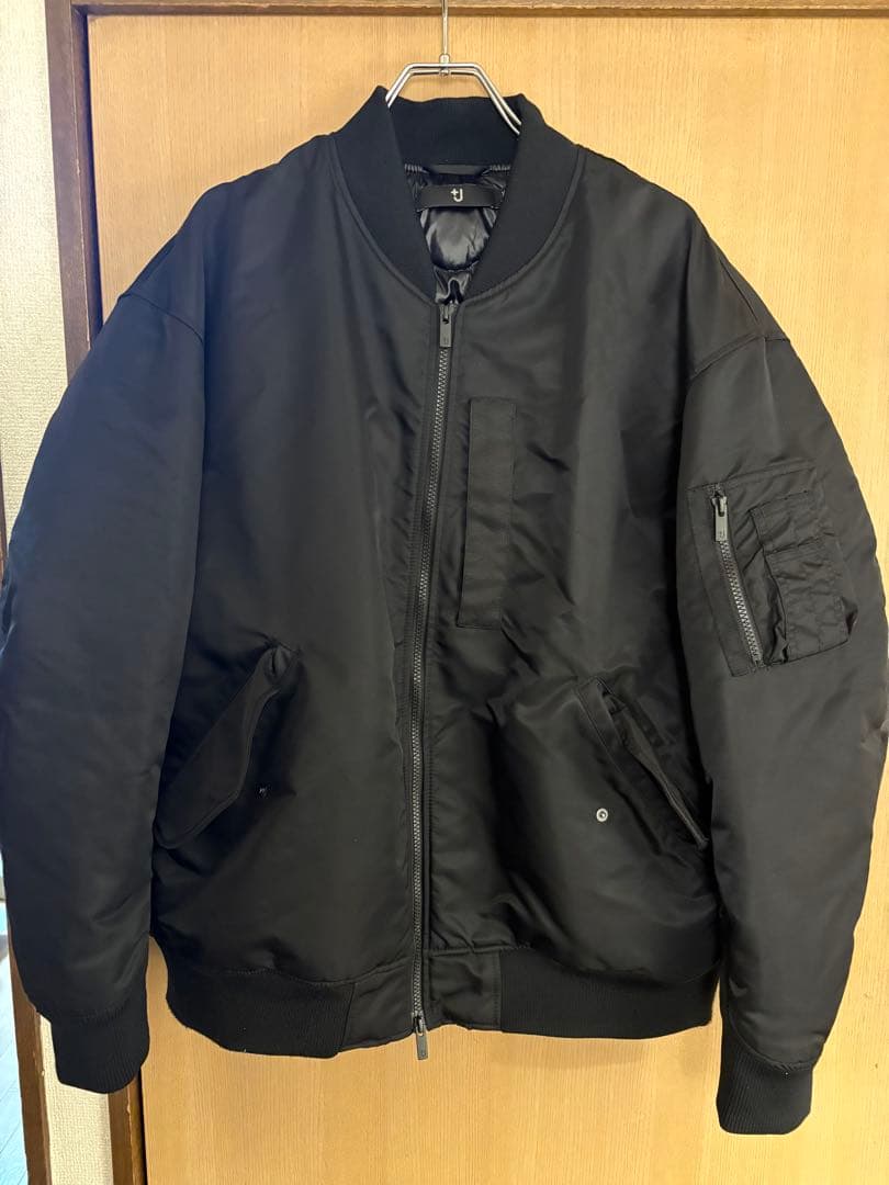 ユニクロ +J ハイブリッドダウンオーバーサイズ