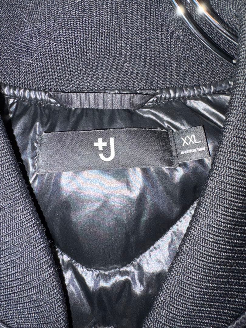 ユニクロ +J ハイブリッドダウンオーバーサイズ