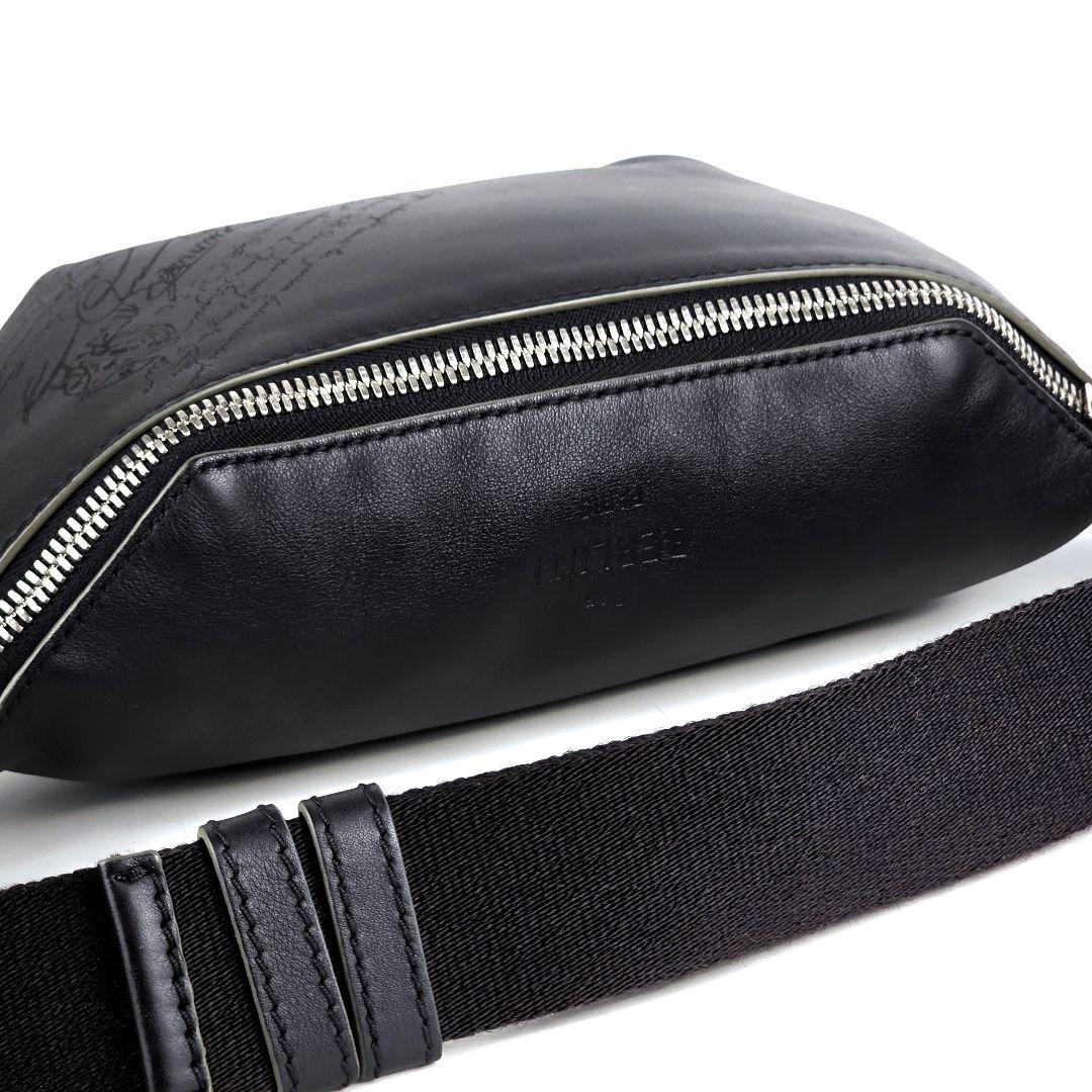 極美品 ベルルッティ Berluti コンプライス ボディバッグ カリグラフィー