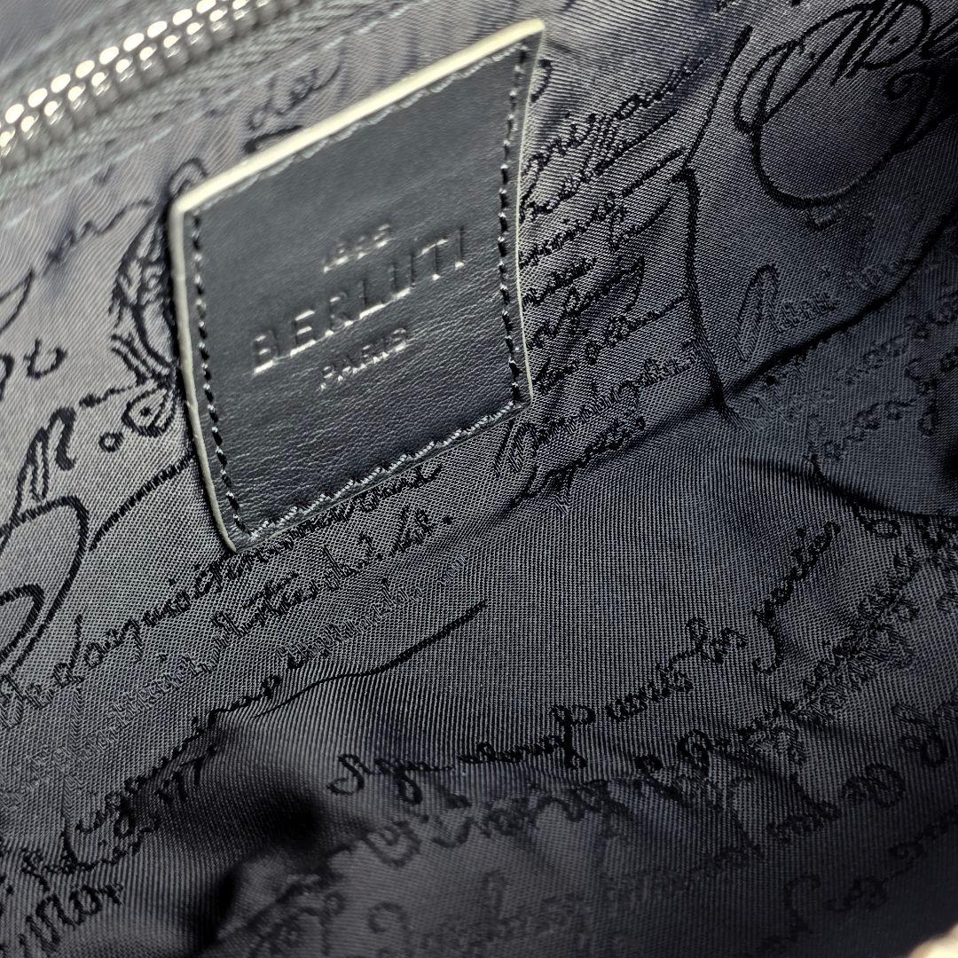 極美品 ベルルッティ Berluti コンプライス ボディバッグ カリグラフィー