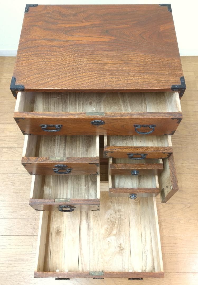 木製 欅 渦杢 杢目 内桐 鍵付き 彫刻飾り金具 民芸箪笥 小物整理収納 和家具