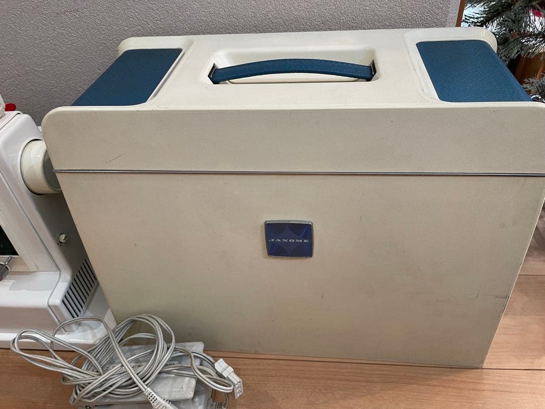 ジャノメ　モデル813 刺繍　ミシン