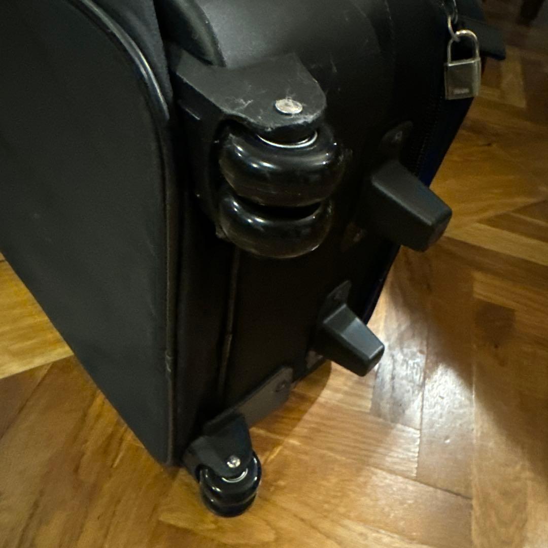 プラダ　キャリーケース　スーツケース