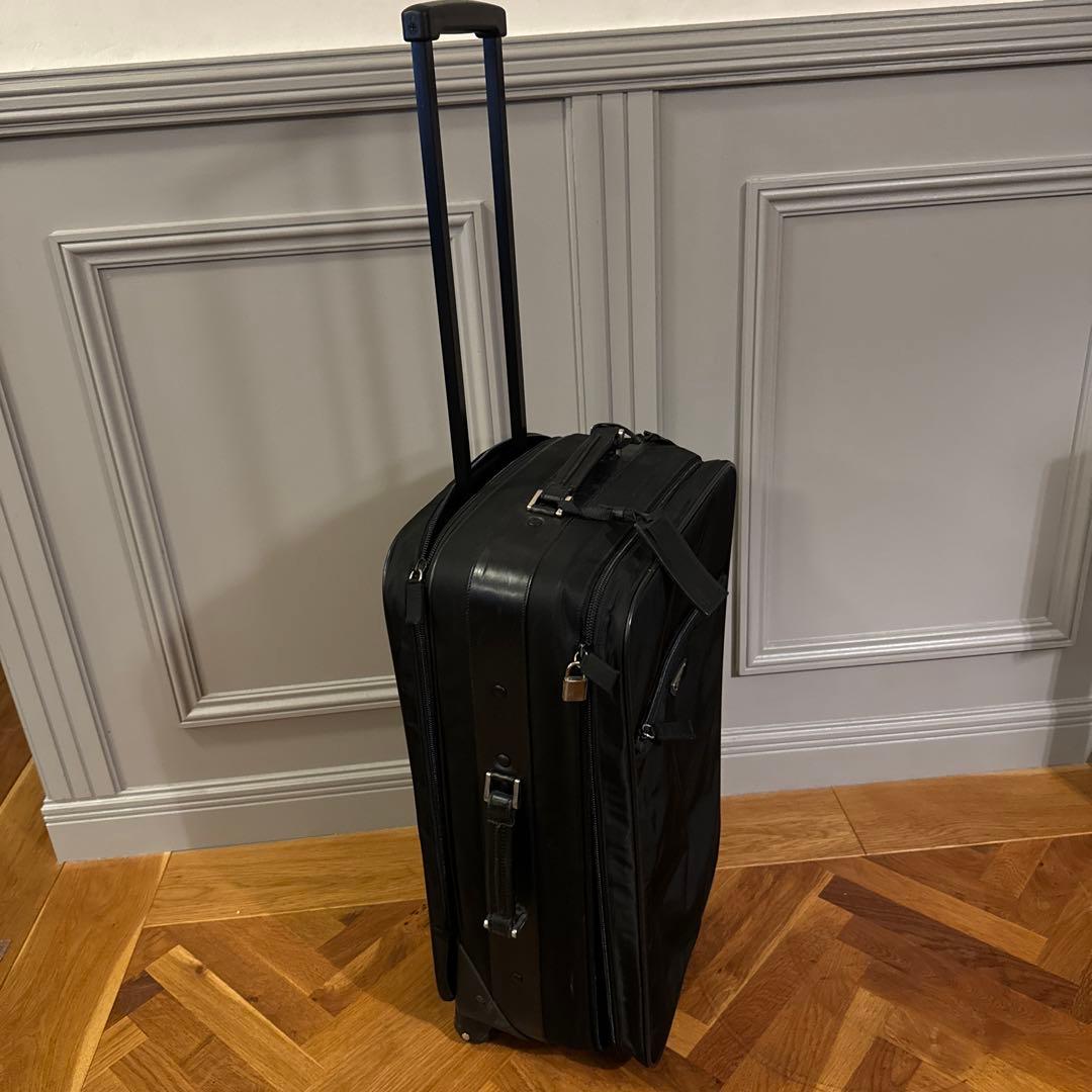 プラダ　キャリーケース　スーツケース