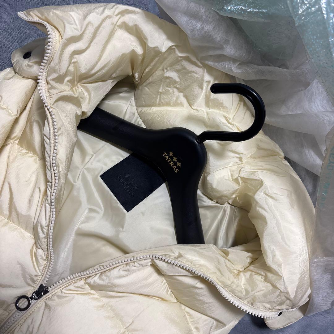 TATRAS オフホワイト色 ダウンジャケット