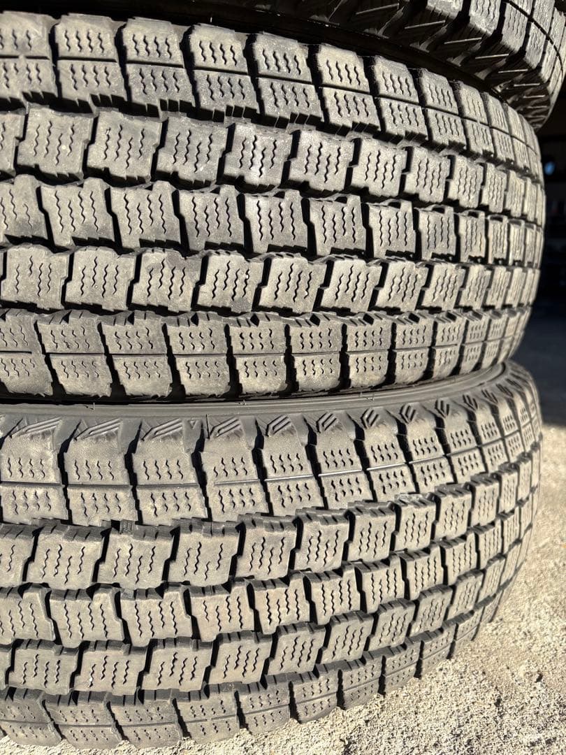 24年製 ハイエース スタッドレス 195/80R15 107/105LT中古品