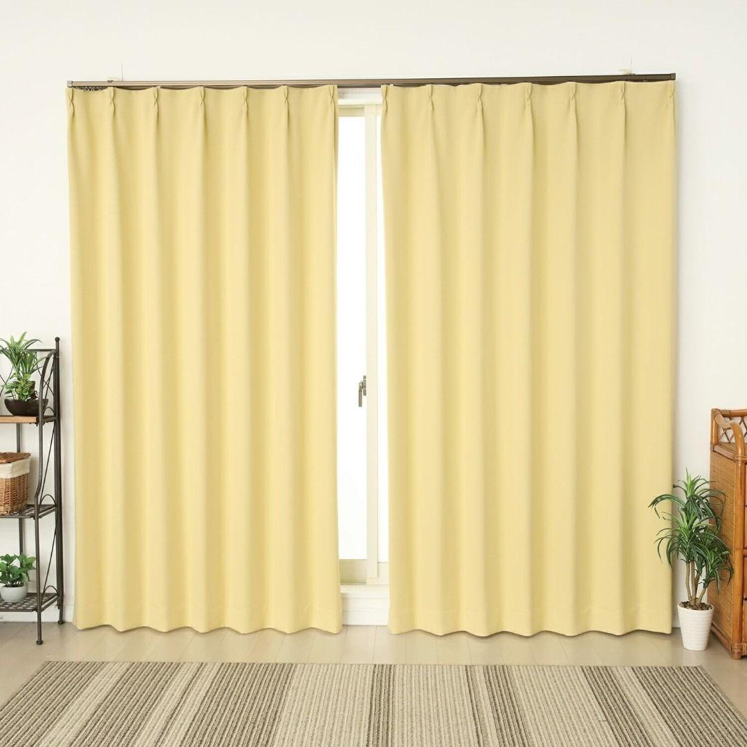 淡い黄色の無地カーテン