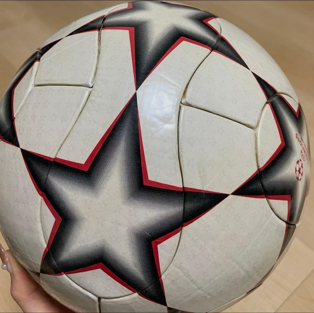 adidas FINAL チャンピオンズリーグ サッカーボール　公式試合球