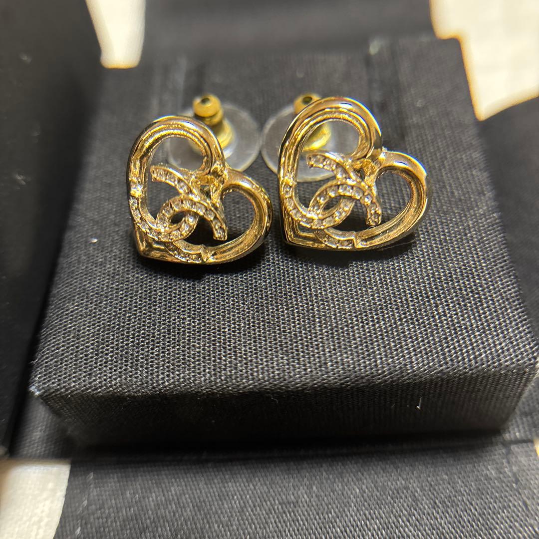 CHANELシャネル　ハートピアス23C