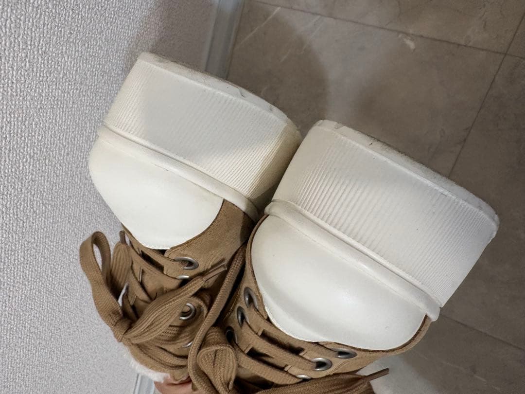 【短時間着用美品】鈴木亜美さんプロデュースもこもこスニーカー