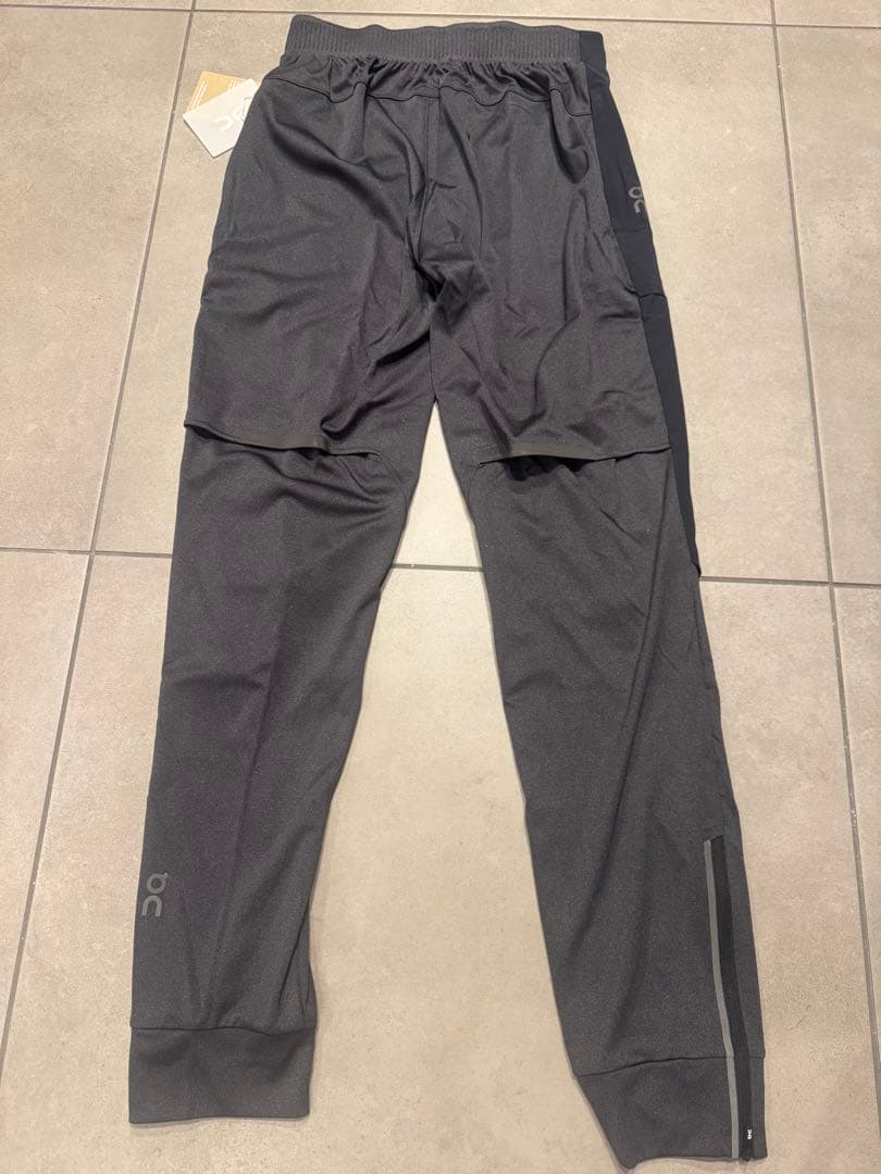 新品未使用タグ付きOn オン　ランニングパンツXS（日本サイズS）