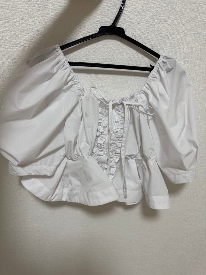 トップス Bibiy. CYNTHIA CROPPED BLOUSE