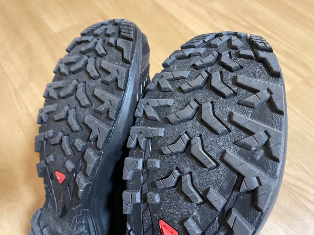 サロモン　スニーカー　防水