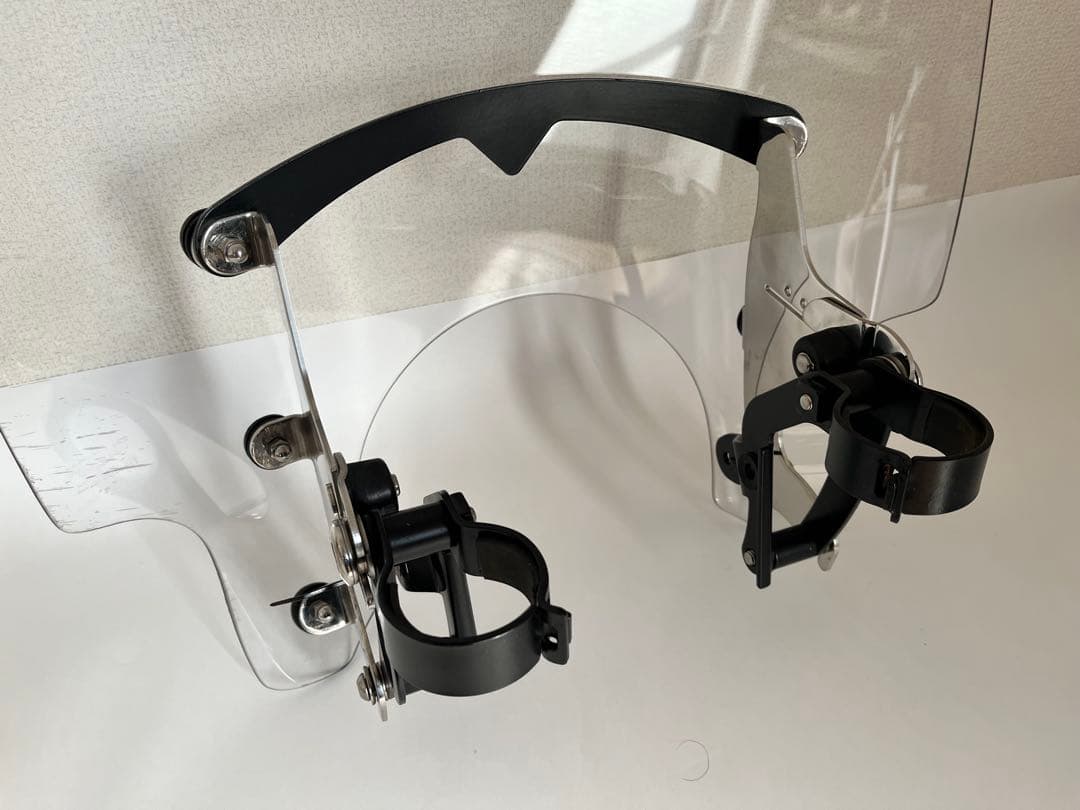 トライアンフ　ボンネビル　純正スクリーン　取付金具付き