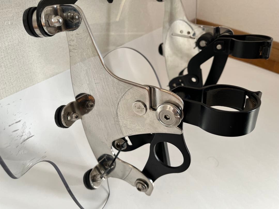 トライアンフ　ボンネビル　純正スクリーン　取付金具付き