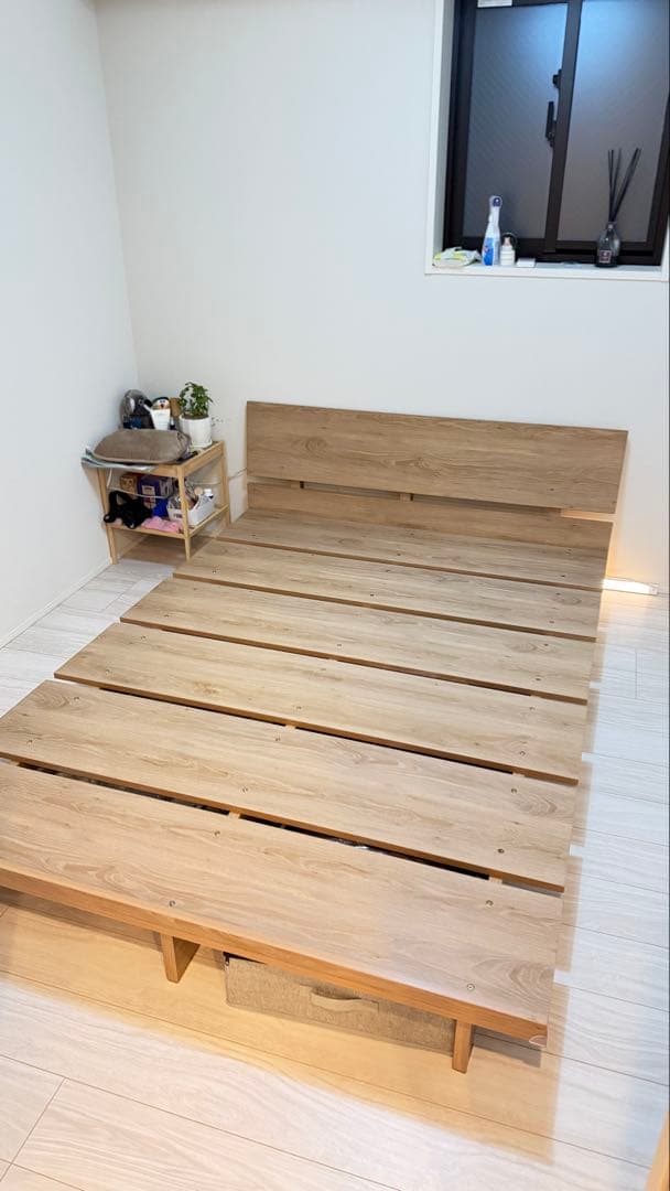 売り切り　木製セミダブルベッドフレーム 引き出し付き