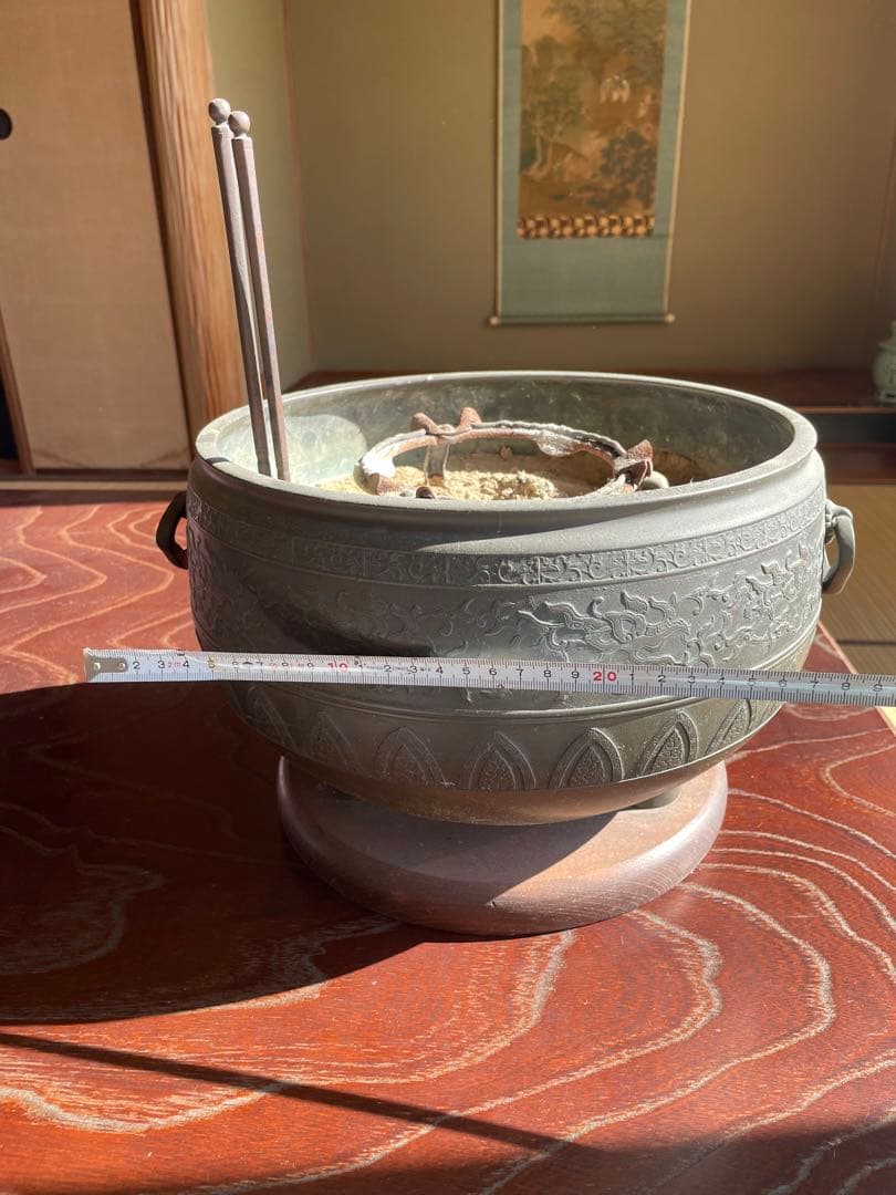 骨董品　希少 鉄製 火鉢 彫刻模様