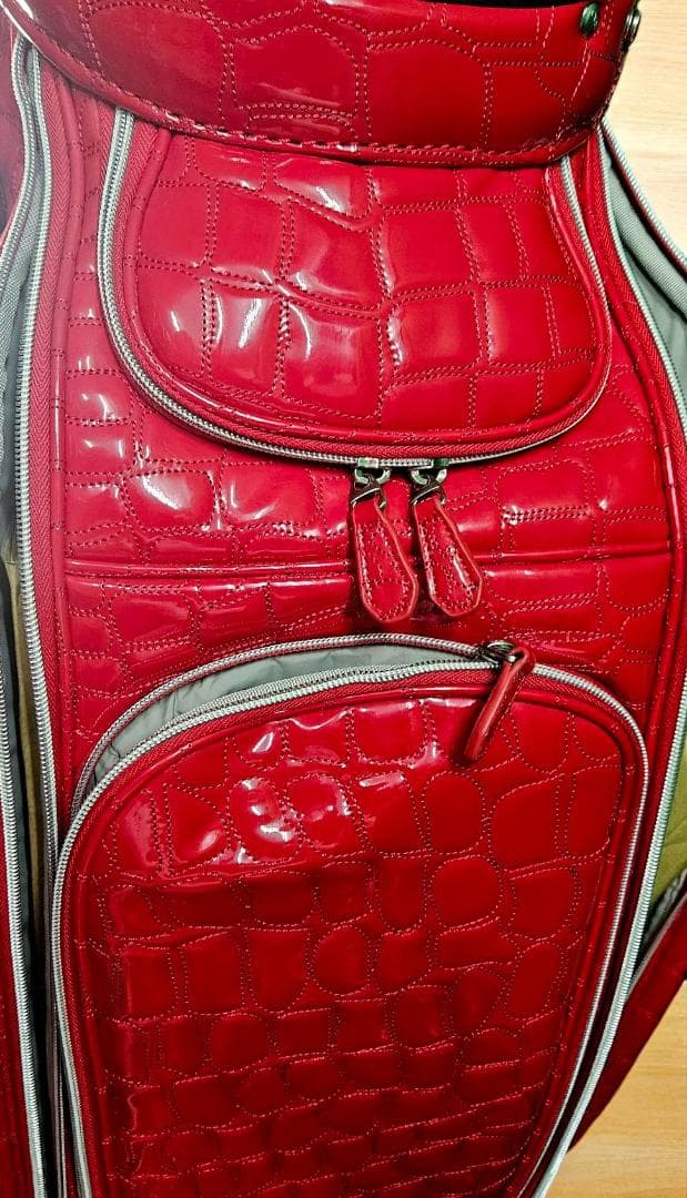 送料無料/展示品未使用　OWL エナメル高級ワニ柄型押しゴルフバッグ レッド