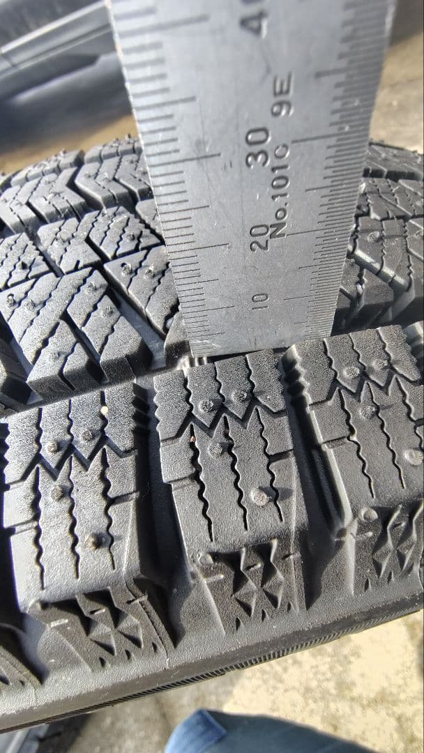 スズキ　イグニス　ブリジストン　スタッドレスタイヤ４本セット　WRX2　 24年