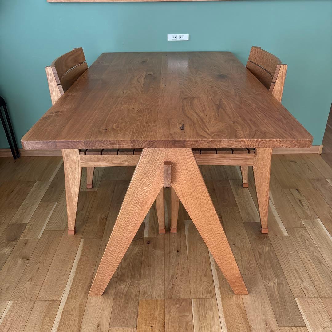 ダイニングテーブル　DOORS