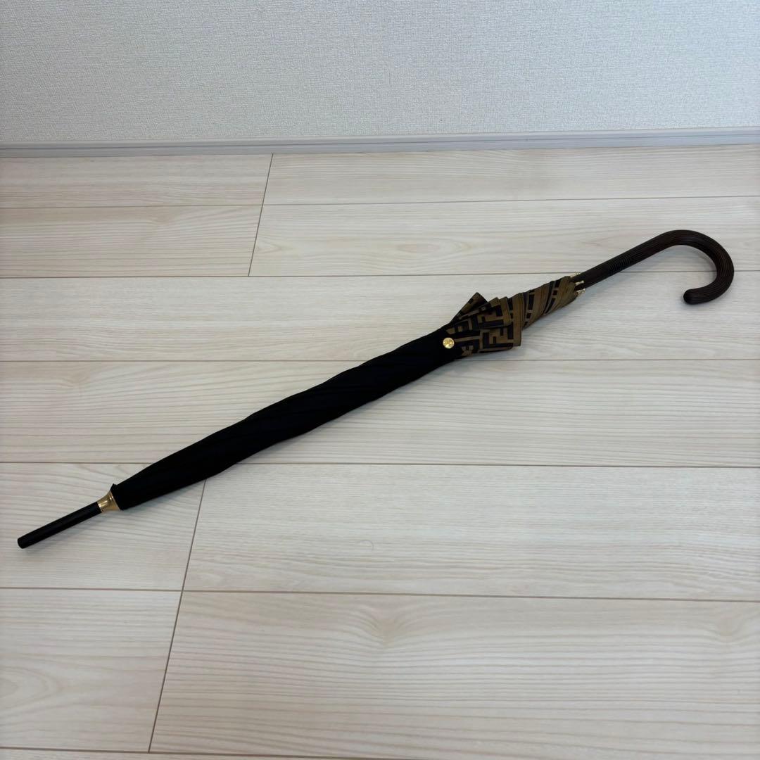 ⭐️正規品　FENDI　フェンディ　長傘　雨傘　FF ズッカ柄　木製　イタリア製