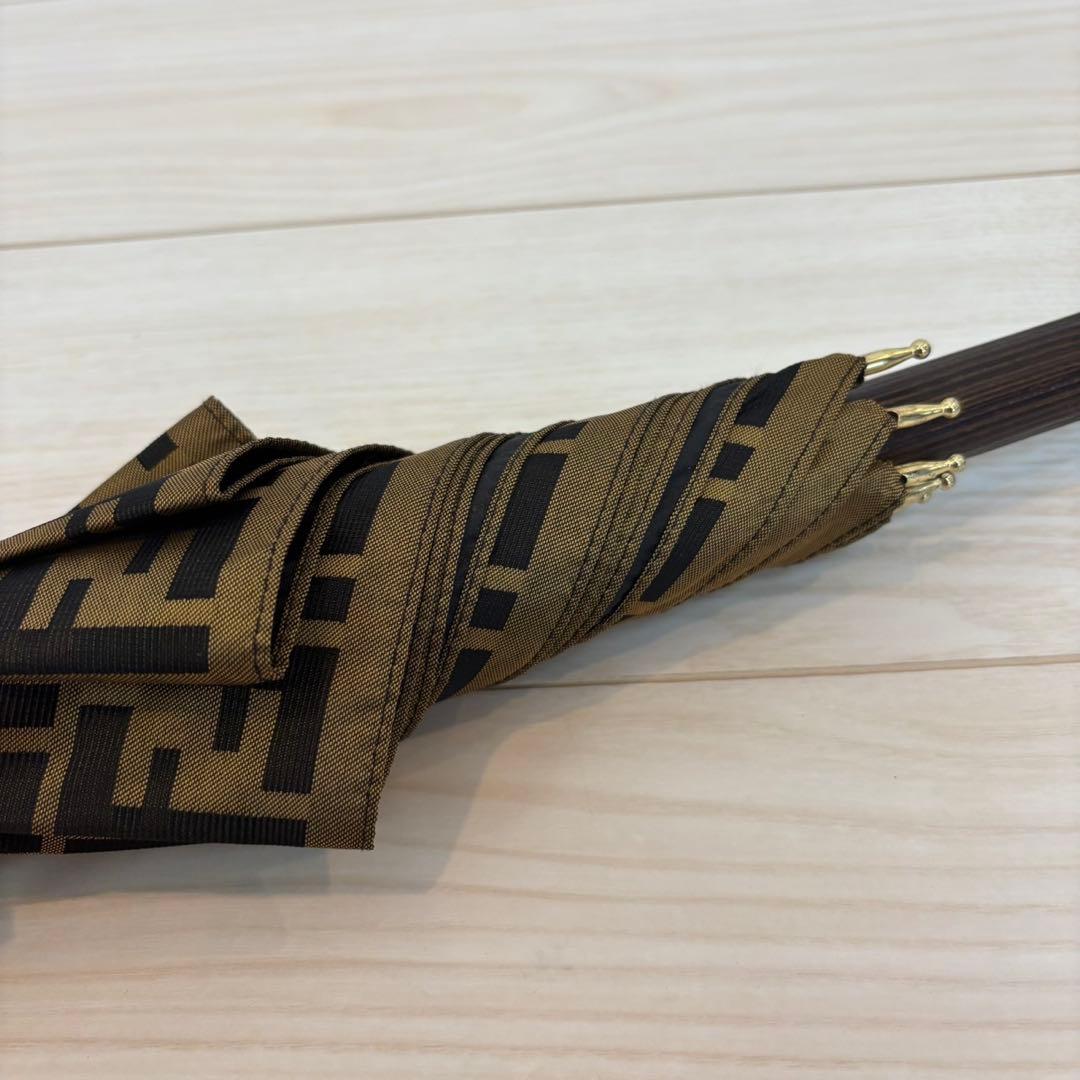 ⭐️正規品　FENDI　フェンディ　長傘　雨傘　FF ズッカ柄　木製　イタリア製