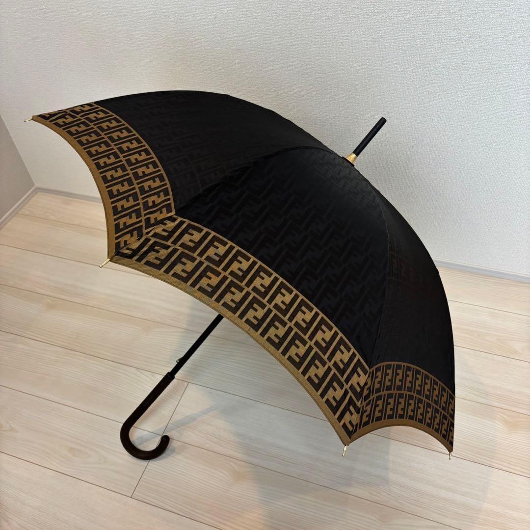 ⭐️正規品　FENDI　フェンディ　長傘　雨傘　FF ズッカ柄　木製　イタリア製