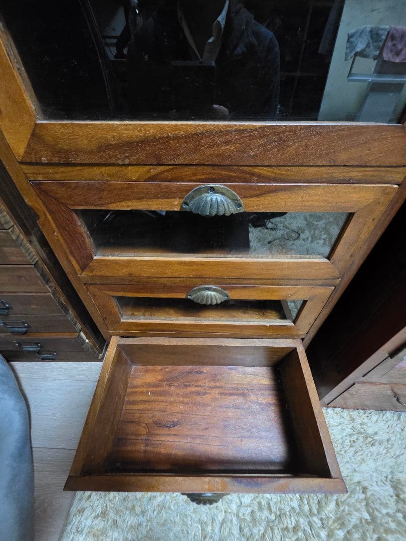 n*o様 アンティーク　木製4段 ガラス戸棚