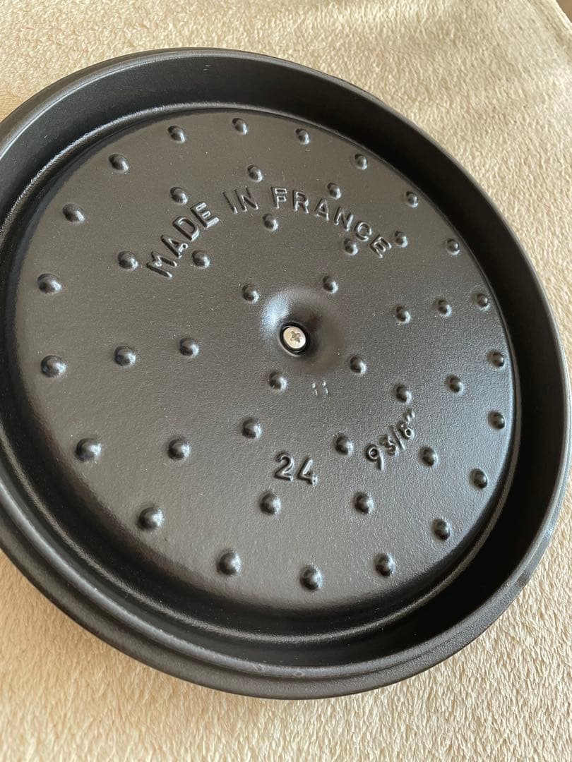 staub ストウブ　ココットラウンド　24cm 黒　ブラック