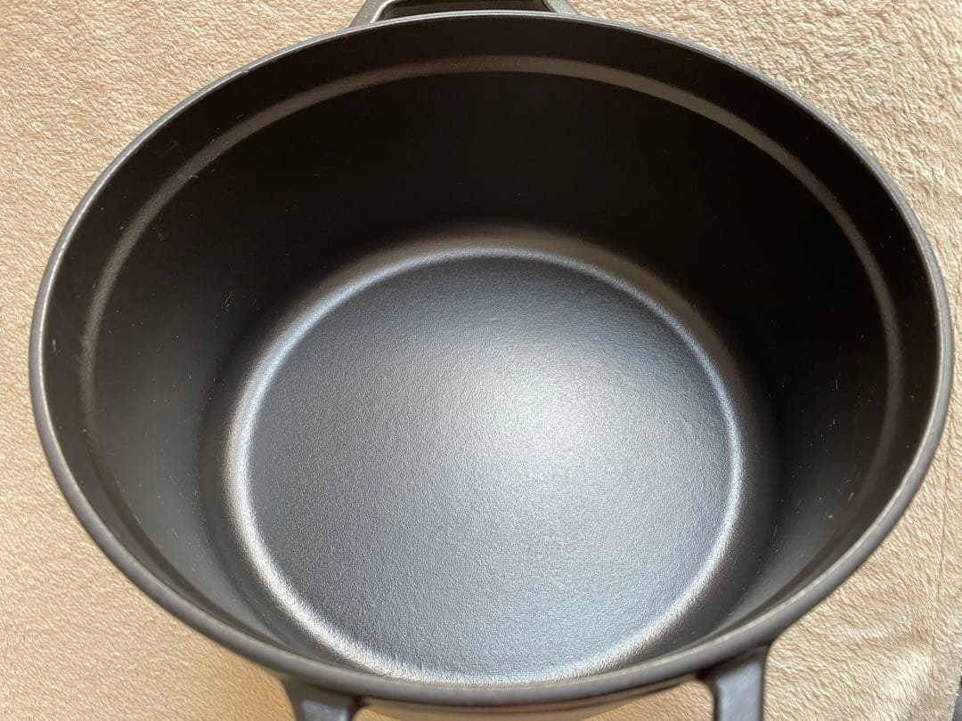 staub ストウブ　ココットラウンド　24cm 黒　ブラック