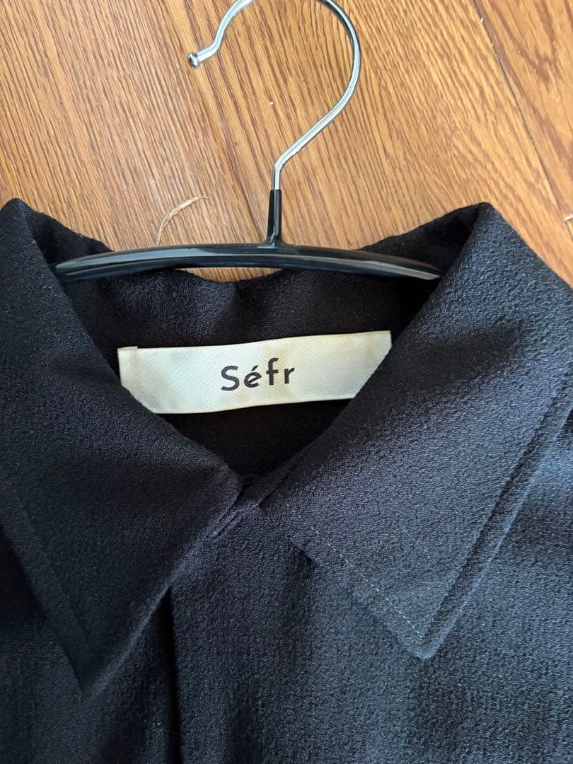 Séfr 黒 長袖シャツ バックプリーツ
