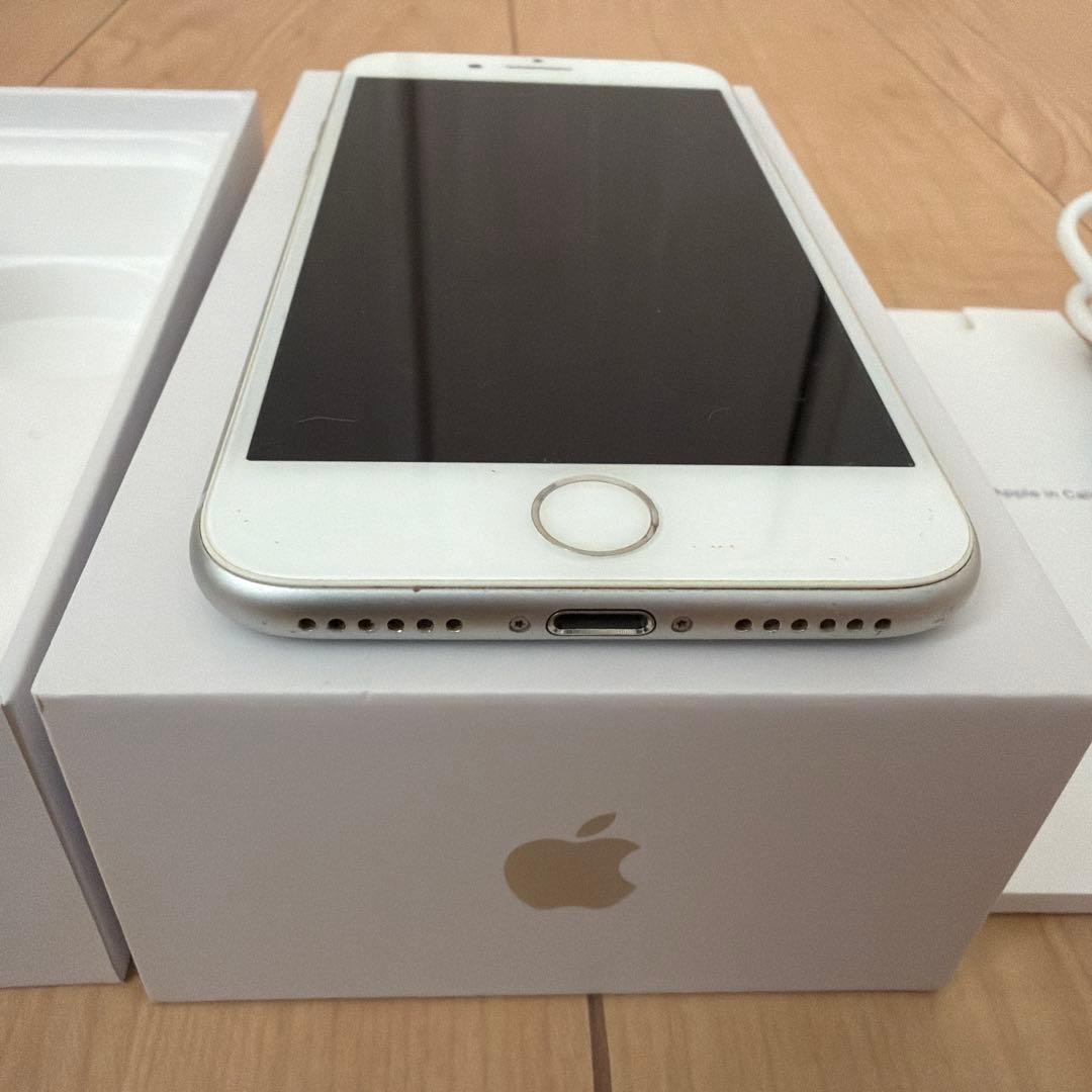 iPhone 8 64GB シルバー　箱有り