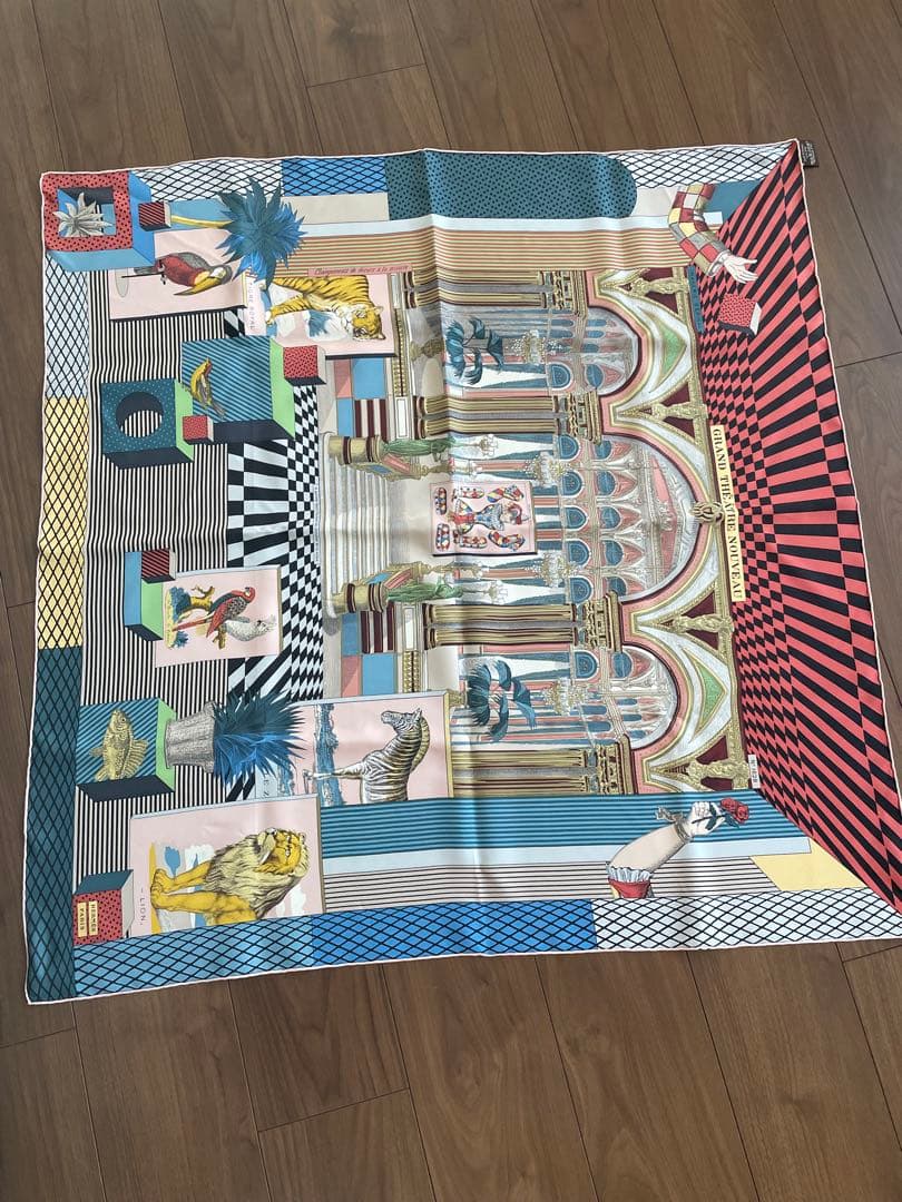 エルメス　シルク アートプリント スカーフ 90cm