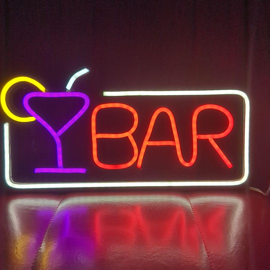 室内照明　BARとカクテルグラスのネオン