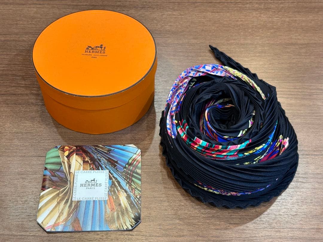 M*＊様 美品 HERMES プリーツシルクスカーフ