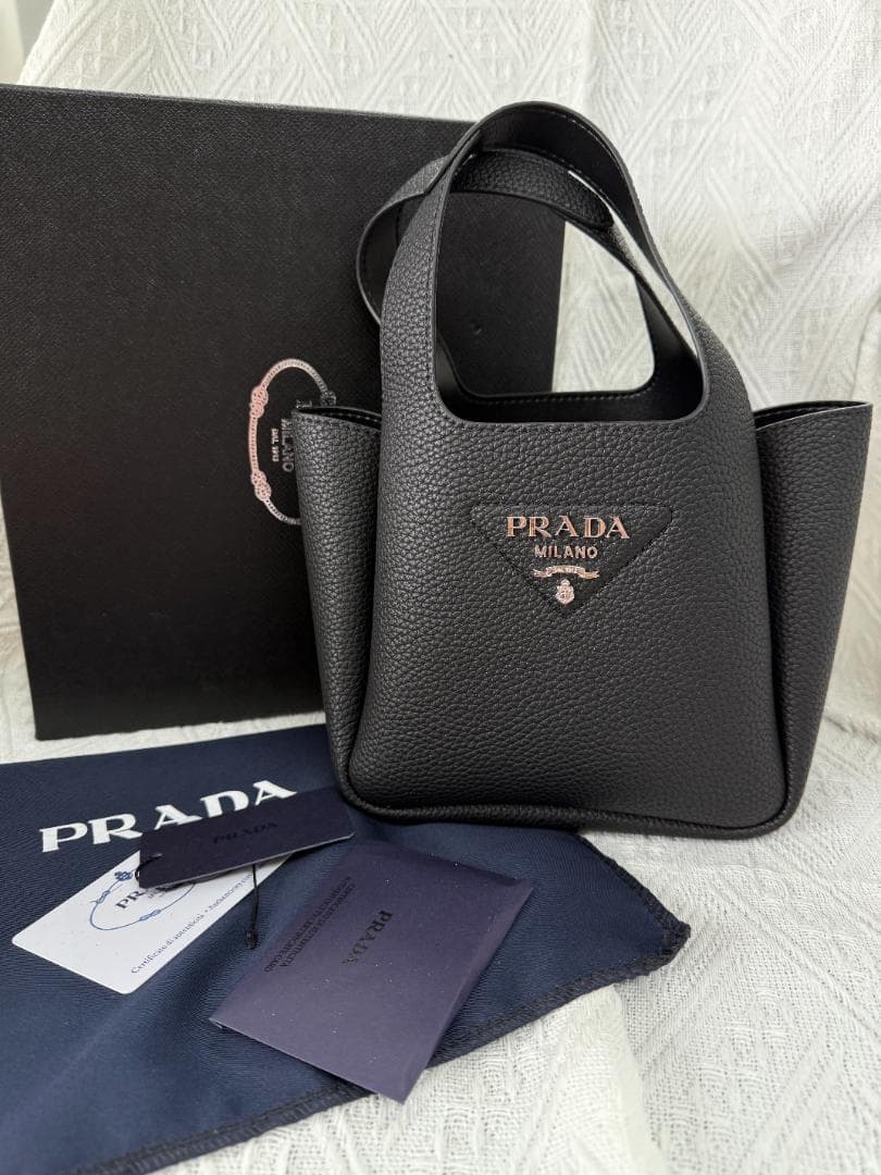 美品ノベルティブラック ハンドバッグ