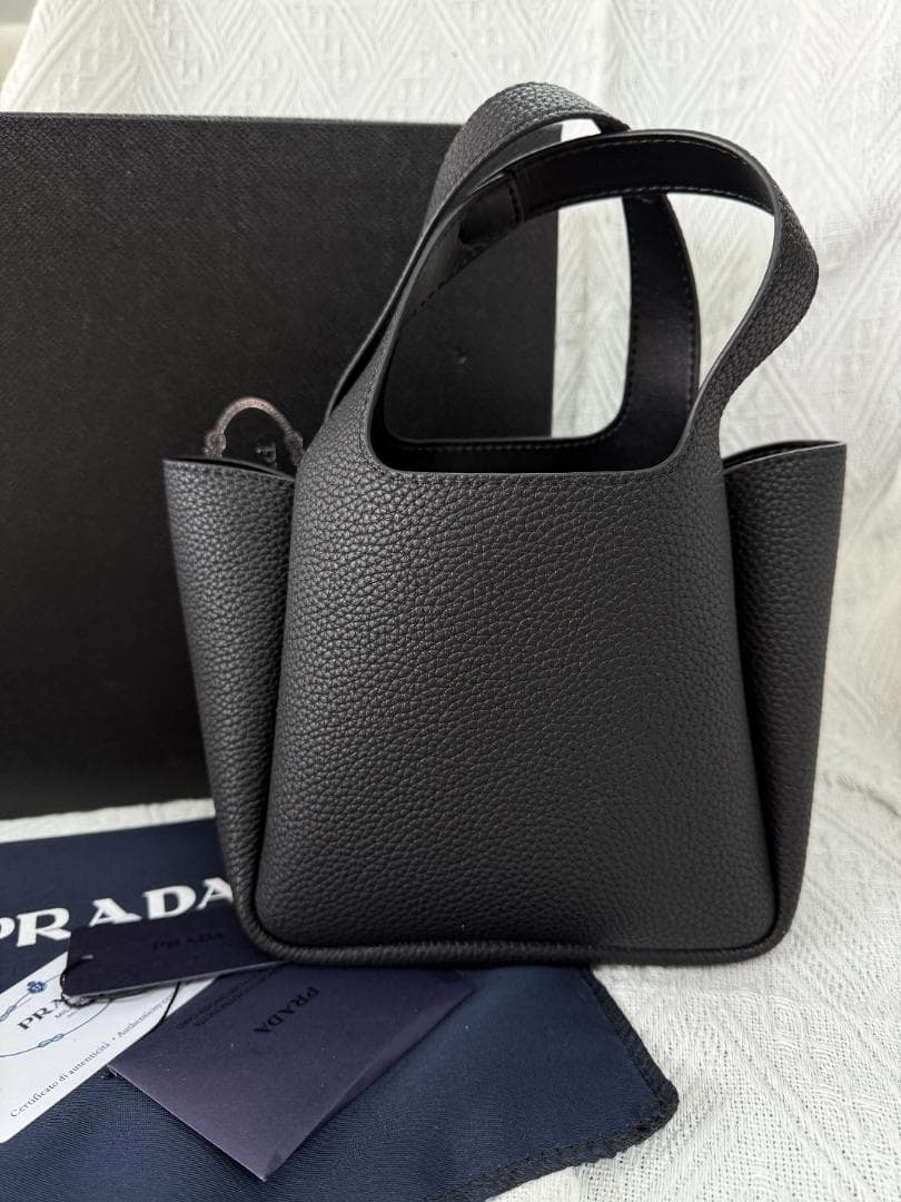 美品ノベルティブラック ハンドバッグ