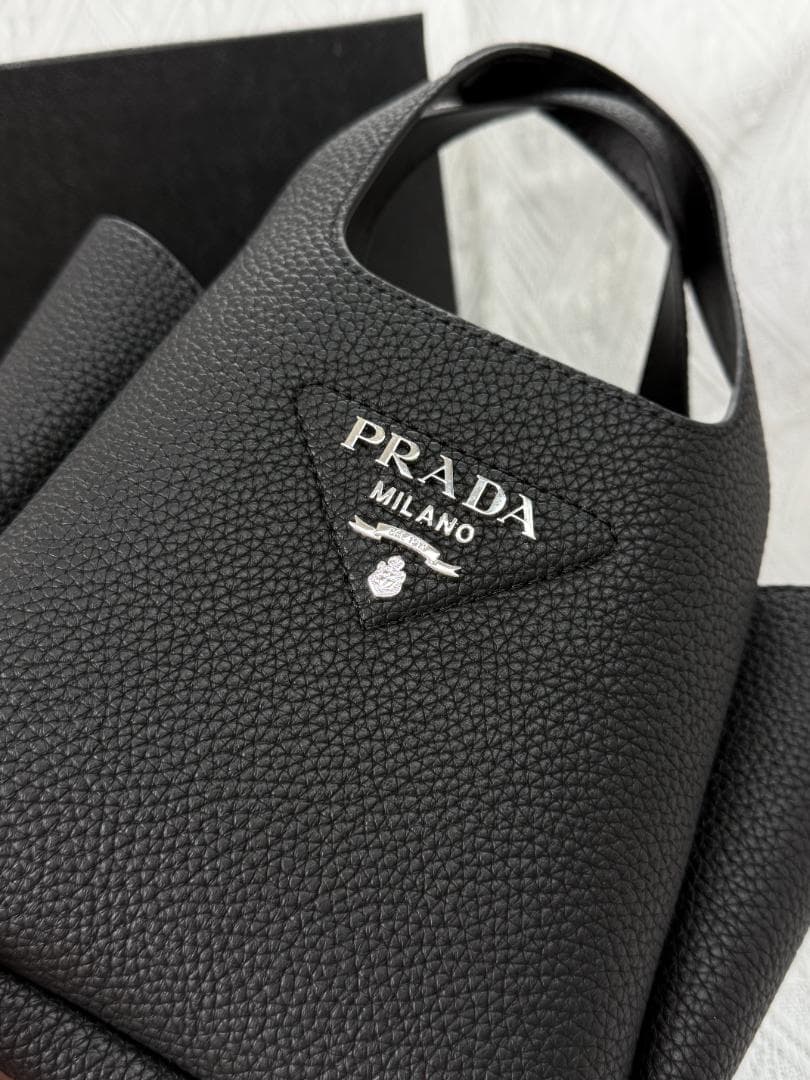 美品ノベルティブラック ハンドバッグ