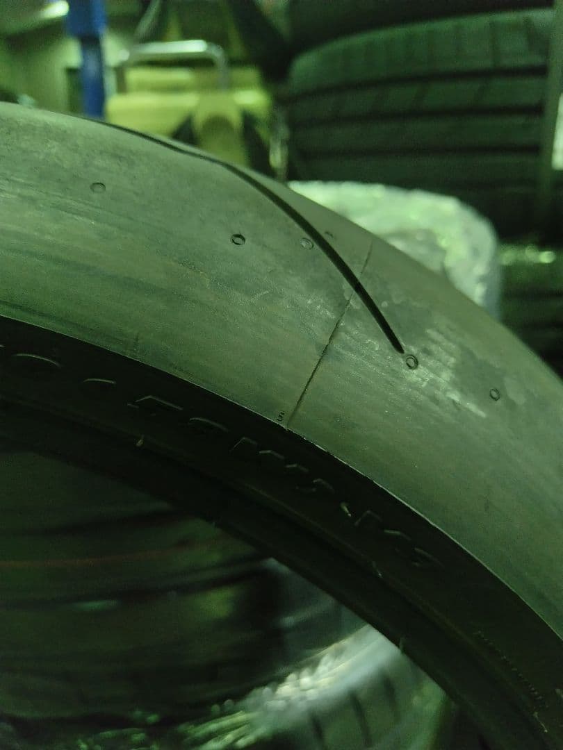 【新中古品】ピレリ・スーパーコルサ V3 SP（12月8日22時まで）