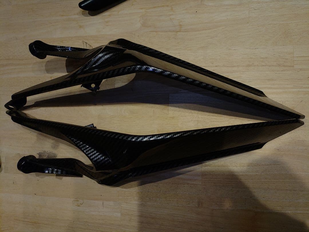 390DUKE(2017) カーボン調カウルセット。来週からバラ売り