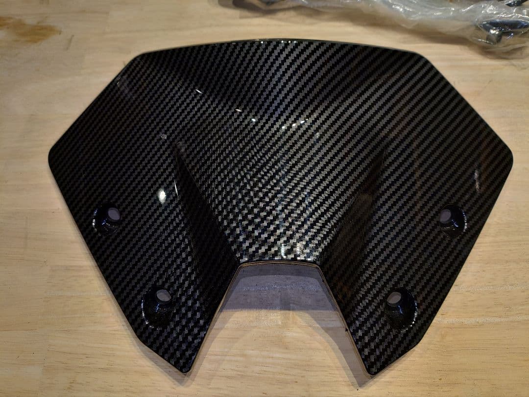 390DUKE(2017) カーボン調カウルセット。来週からバラ売り